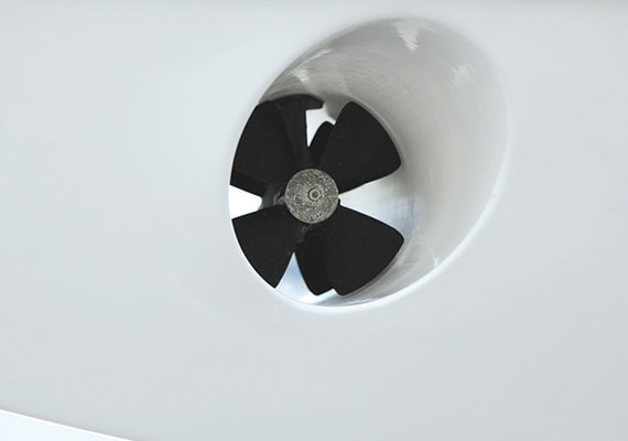 The bow thruster that is convenient for detachment and arrival.